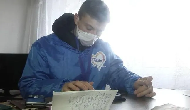 Волонтеры акции #МыВместе помогают пенсионерам освоить "Госуслуги"