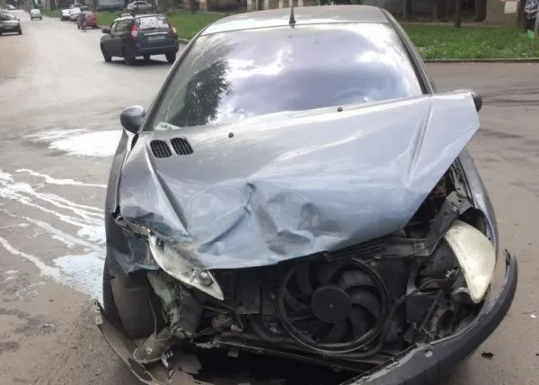 В Самаре две иномарки устроили серьезное ДТП