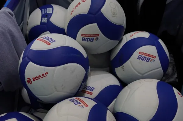 Волейбольная "Нова" завершила предварительный этап чемпионата Суперлиги проигрышем в Казани