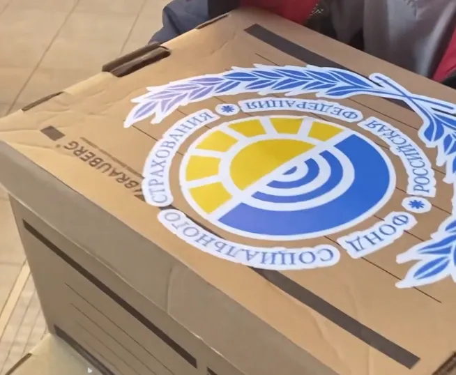 Сотрудники самарского Фонда социального страхования передали игрушки для детей из ДНР и ЛНР