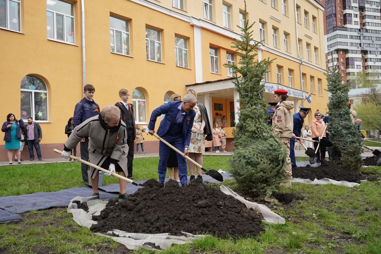 В Самаре высадили аллею в честь областного прокурора | СОВА - главные  новости Самары