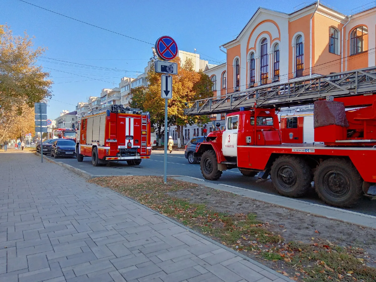 В Самаре пожарные расчеты стянулись к поликлинике на Молодогвардейской |  СОВА - главные новости Самары