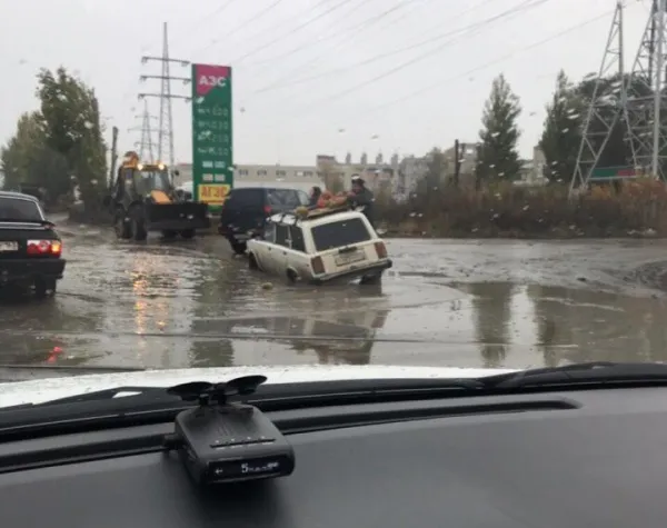 В Самаре из-за осадков частично затопило Заводское шоссе