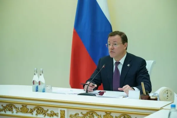 Дмитрий Азаров поручил активнее предлагать бизнесу и населению дополнительные антисанкционные меры поддержки