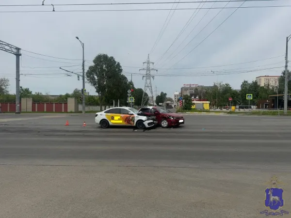 В Самаре 18 мая после ДТП LADA Vesta и Kia Rio женщина попала в больницу