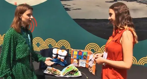 Руками трогать обязательно: участница iВолги создает тактильные книги для слепых детей