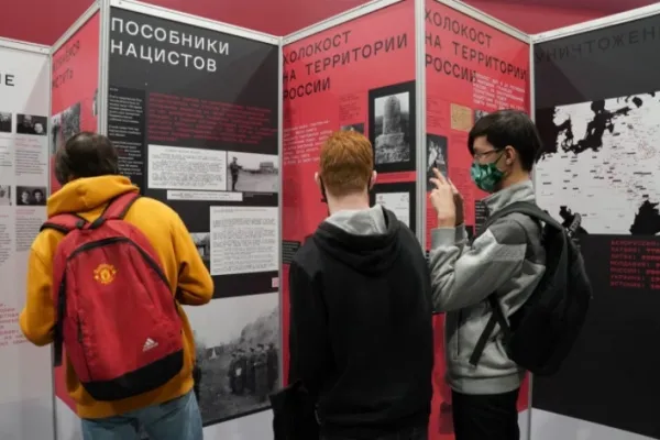 Живые скелеты и дети, похожие на стариков: в Самаре открылась выставка о Холокосте