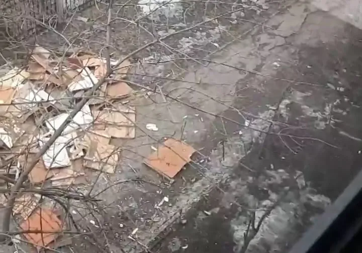 На Сухой Самарке ищут мужчину, устроившего свалку под окнами своего дома и школы