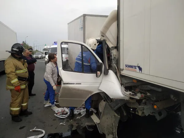 26 апреля в Самарской области Газель влетела в грузовик