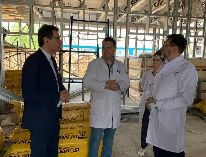 Армен Бенян проверил ход строительства модульного ковид-корпуса в Тольятти