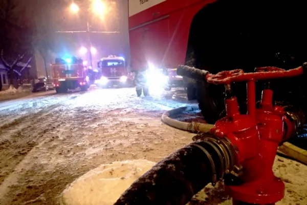 В Самаре тушат крупный пожар на площади в 250 кв. м