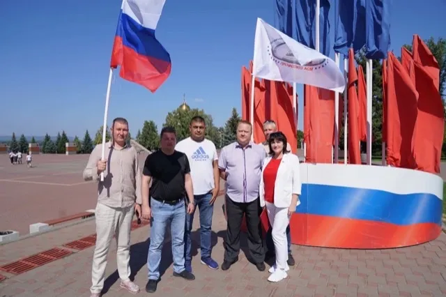 Россия своих не бросает: "Волонтерская рота" Самарской области отправилась на Донбасс