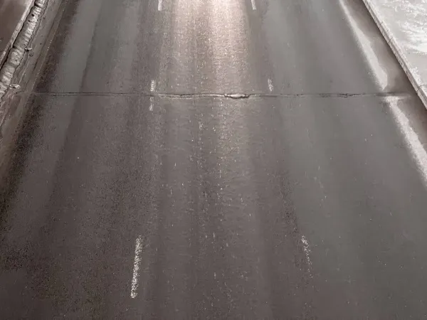 В Самаре из-за провала асфальта на Московском шоссе автобусы изменили маршрут