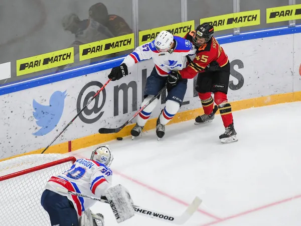 Тольяттинская "Ладья" дважды  проиграла "Омским Ястребам"