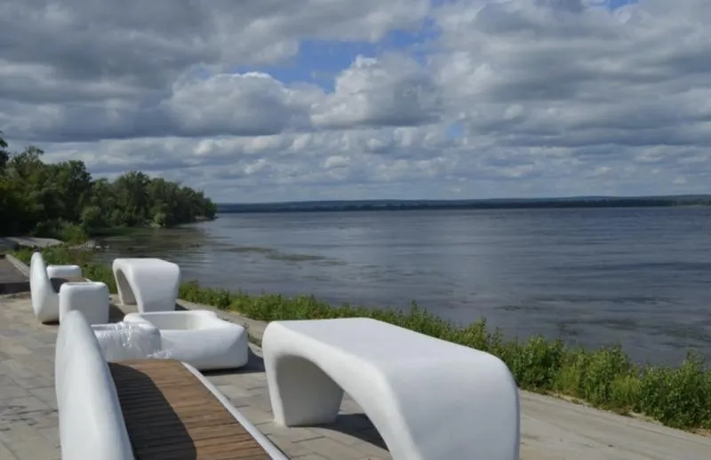 Набережная в Гранном стала любимым местом отдыха местных жителей 