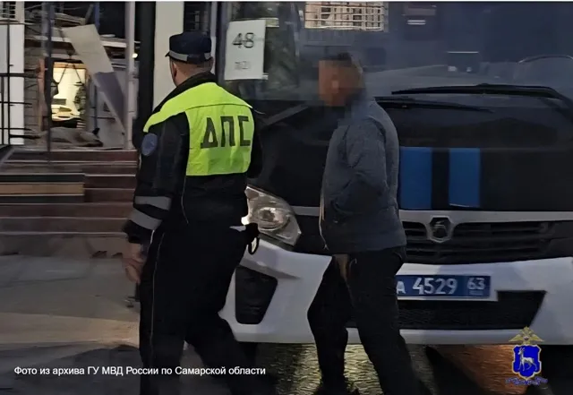 В Самаре водитель-иностранец без прав предложил взятку, но получит статью