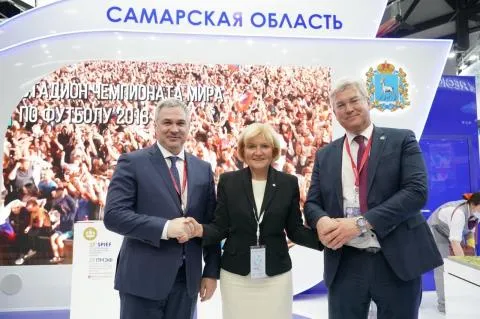 Новые школы, межвузовский кампус и развитие заводов: Дмитрий Богданов - о работе Самарской области на ПМЭФ-2022