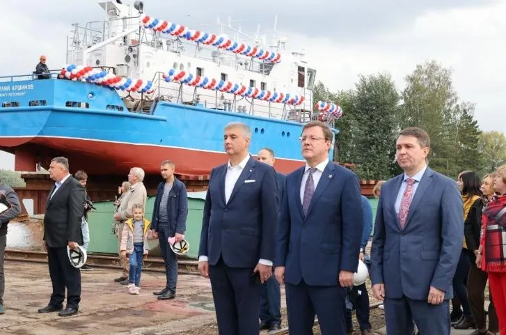 Дмитрий Азаров дал старт спуску на воду двух новых судов, построенных самарским заводом "Нефтефлот"