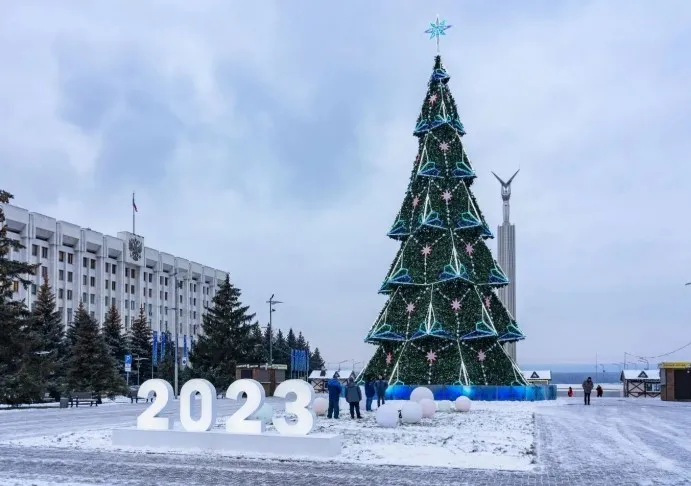 В Самаре временно закрыли каток на площади Славы