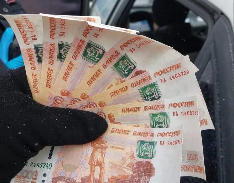 Проститутка - бывшая сотрудница ФСИН заплатит оклеветанному клиенту 100 тыс. руб.