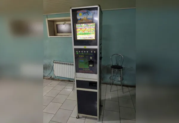 На Мехзаводе полицейские "накрыли" бар с однорукими бандитами