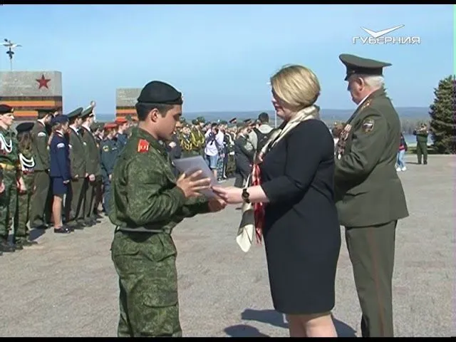 25 военно-патриотических клубов прошли по площади Славы в Самаре