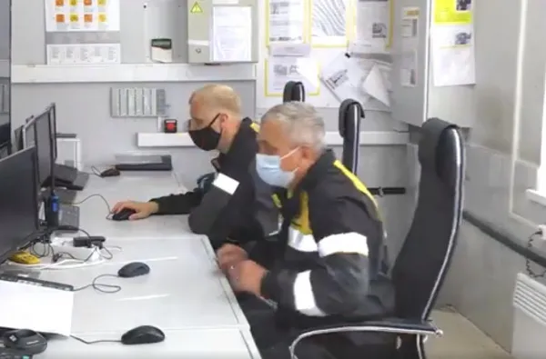 Сотрудники Новокуйбышевского завода масел и присадок получили награды за заслуги в отрасли