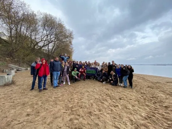 Волонтеры с супергероями убрали мусор с самарских пляжей