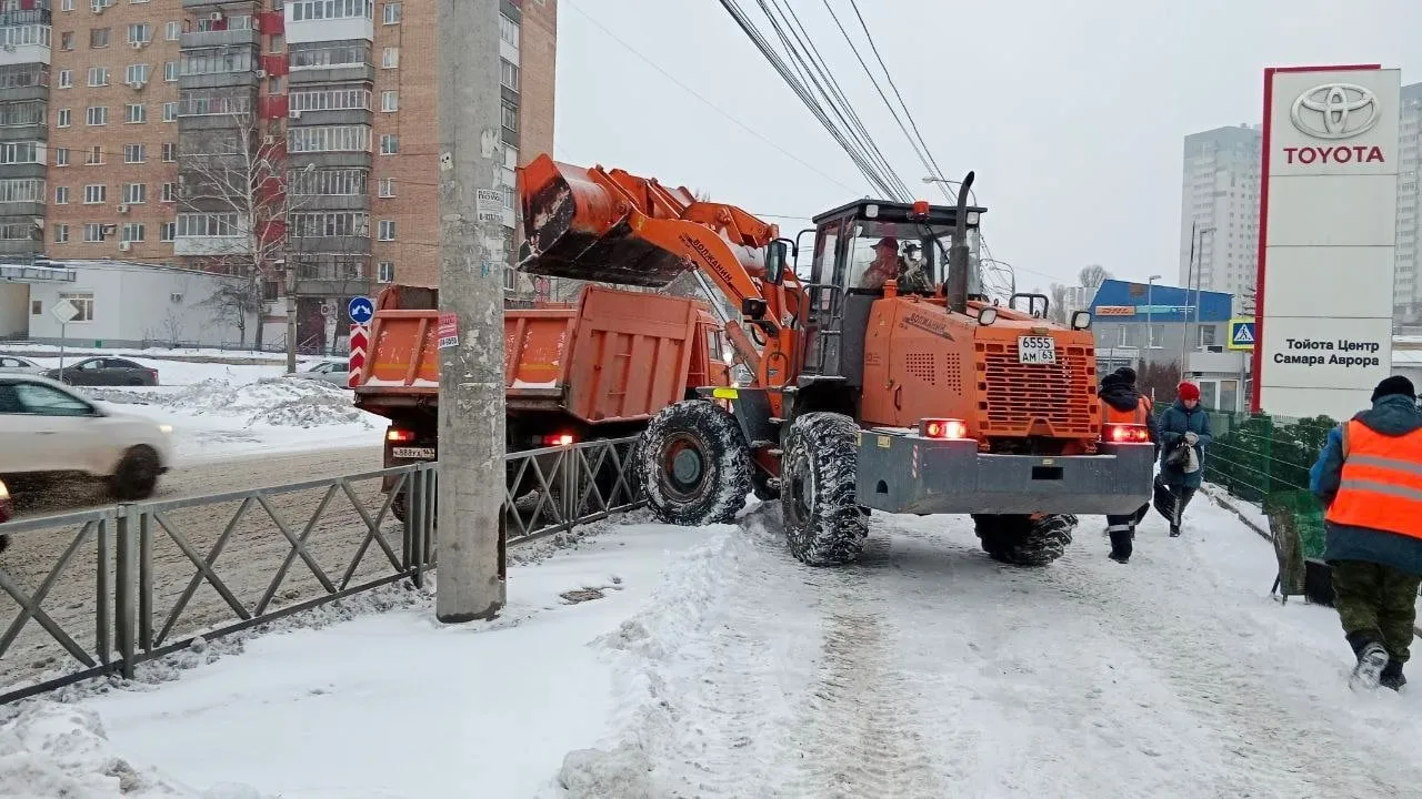 В Самаре в дневную смену службы благоустройства привлекут к уборке  последствий снегопада порядка 3,5 тыс. человек | СОВА - главные новости  Самары