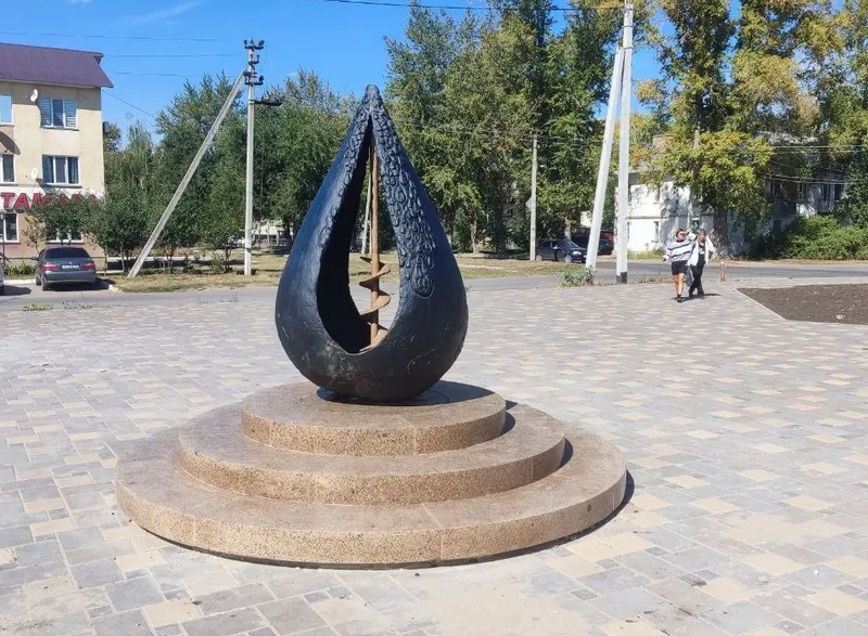 В Самарской области установили арт-объект "Капля нефти" 