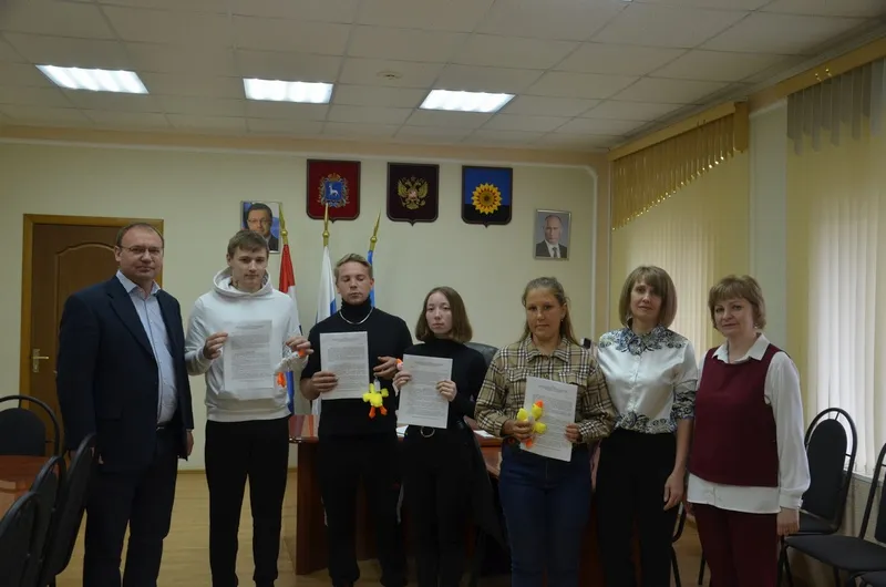 Ключи от новых квартир вручили детям-сиротам в Богатовском районе 