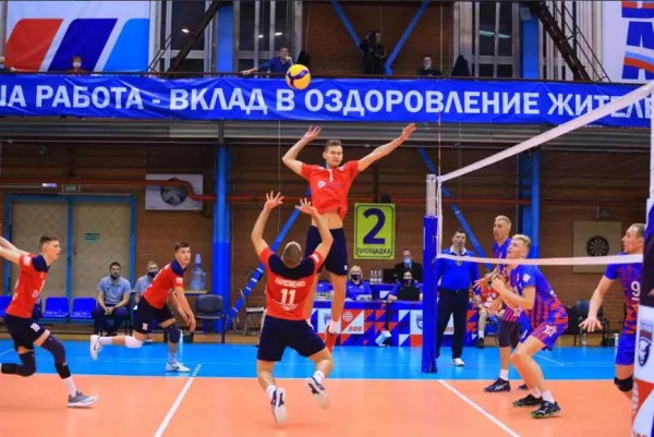 Волейболисты "Новы" продолжают борьбу за лидерство в зоне "Запад"