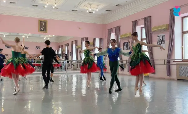 Закулисье: как проходят репетиции премьерного спектакля "Времена года", картина "Лето"