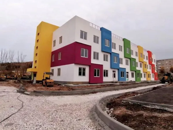 Готовность возводимого в Жигулевске детского сада превысила 70 % 