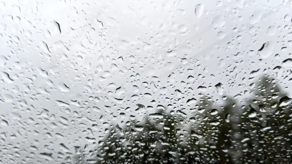 В Самарской области 21 июня сохранится гроза с сильным ветром и ливнем 