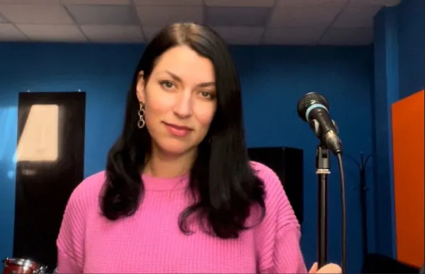 Мелодия, согревающая душу: музыкант из Самары посвятила песню военнослужащим, участникам СВО