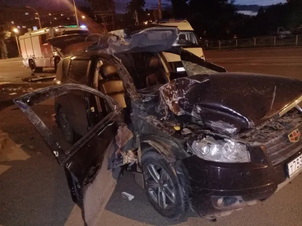 В Самаре в страшной ночной аварии пострадали люди