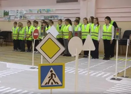 В Рощинском школьникам напомнили основные правила дорожного движения