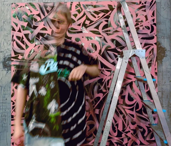 Автор самой большой каллиграфии в мире Покрас Лампас прилетел в Самару