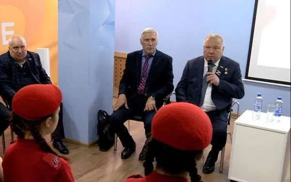 Владимир Шаманов встретился с воспитанниками самарских патриотических организаций