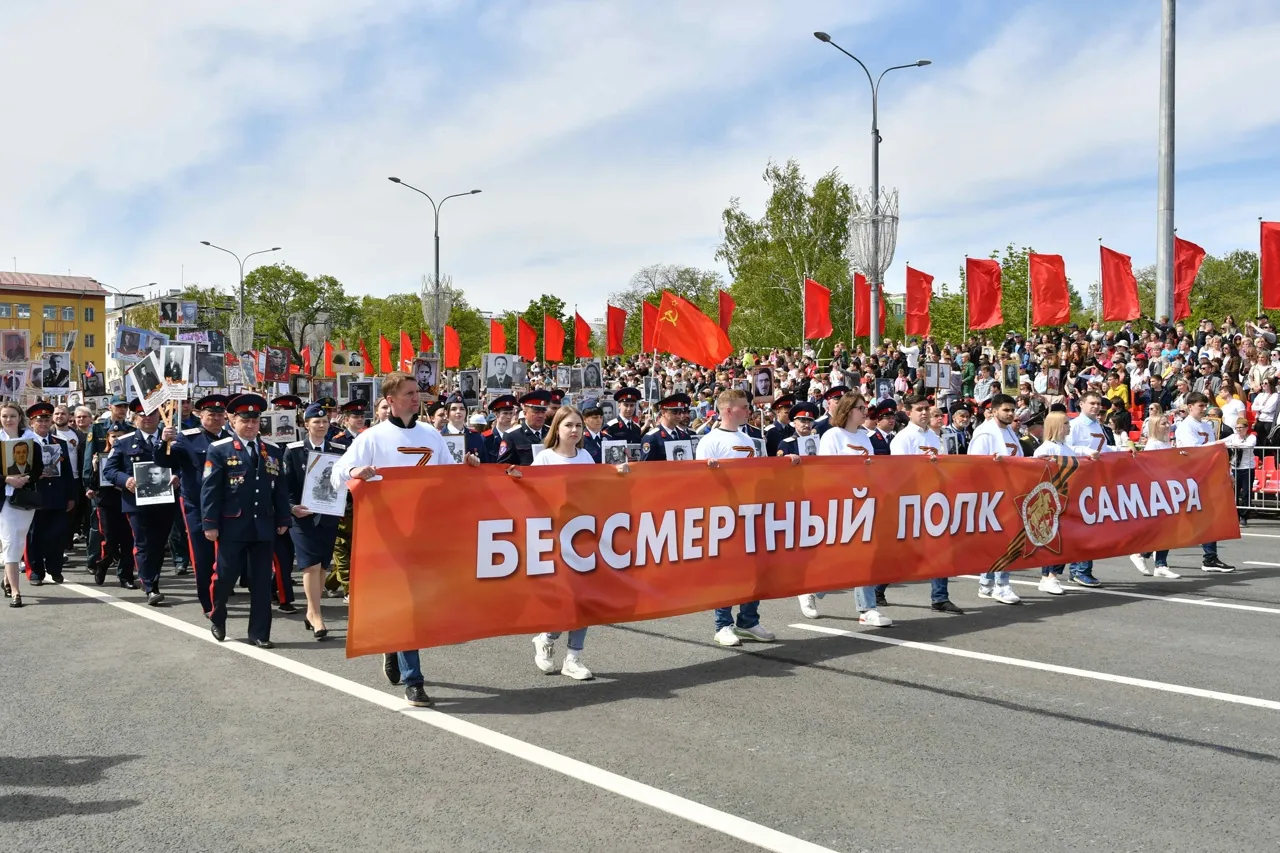 По улицам города прошел бессмертный полк