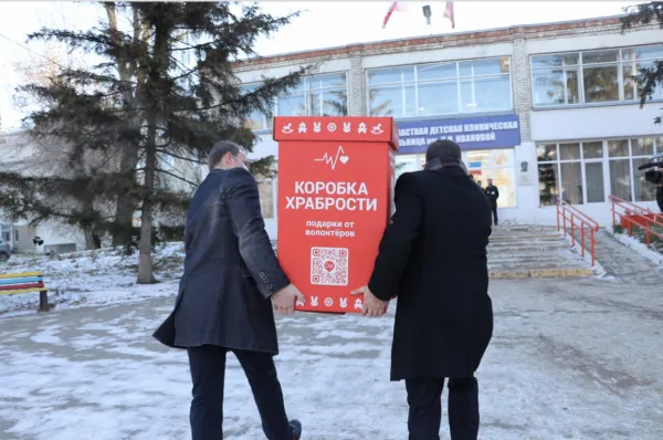 В Самаре в детскую больницу передали больше 700 подарков в "Коробках храбрости"   