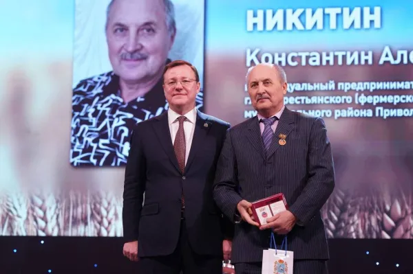 Дмитрий Азаров 15 декабря вручил награды труженикам агропромышленного комплекса