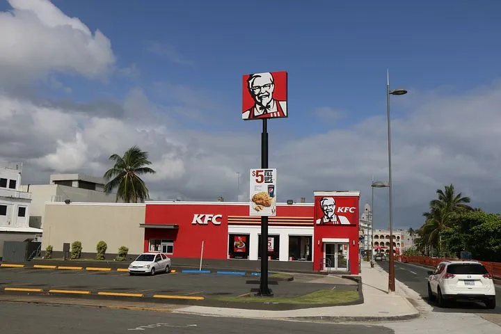 В России рестораны KFC откроются под брендом Rostic’s 