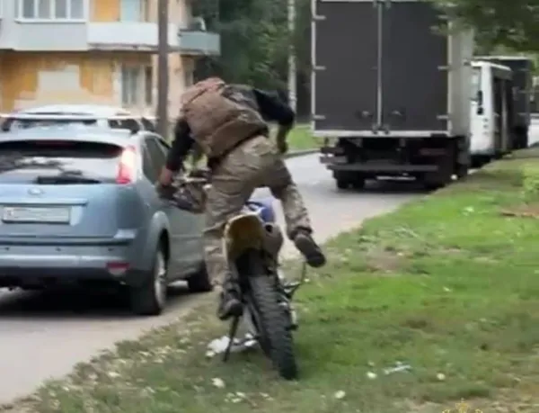 В Самаре мотоциклист сбил 12-летнего подростка и скрылся