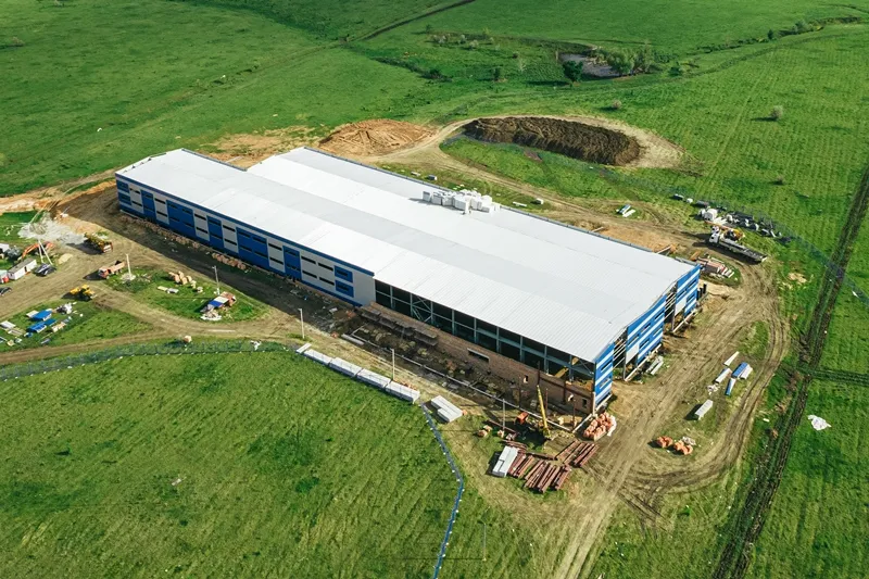 Монтаж кровли и закупка оборудования: в Чапаевске идет активное строительство завода железобетонных изделий