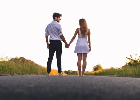 Звезды сериала и психолог обсудили, должны ли женщины подстраиваться под мужчин