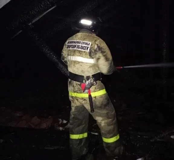 Ночью 24 сентября в Борском горела крыша многоквартирного дома