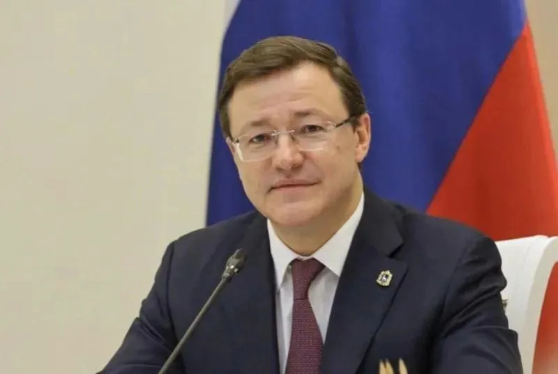 Губернатор Дмитрий Азаров поздравил жителей Самарской области с Днём знаний