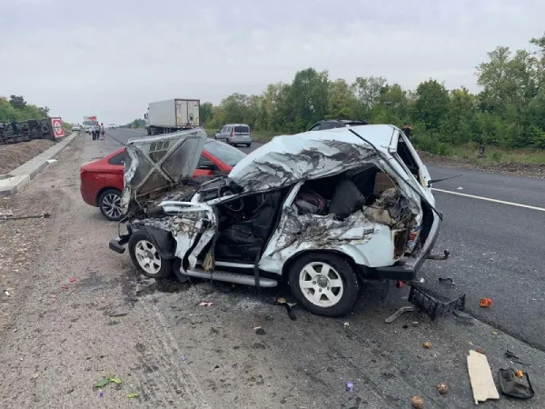 В Самарской области водитель грузовика устроил массовое ДТП на трассе М5